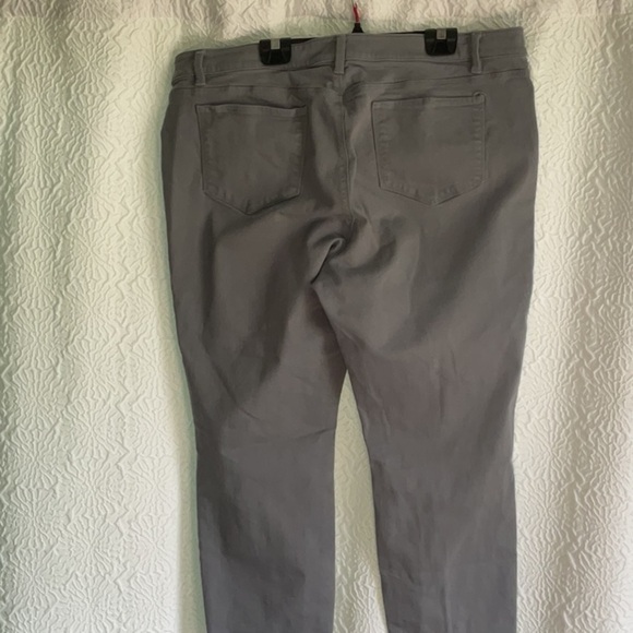 Ann Taylor Charcoal grey curvy jeans - Picture 1 of 5